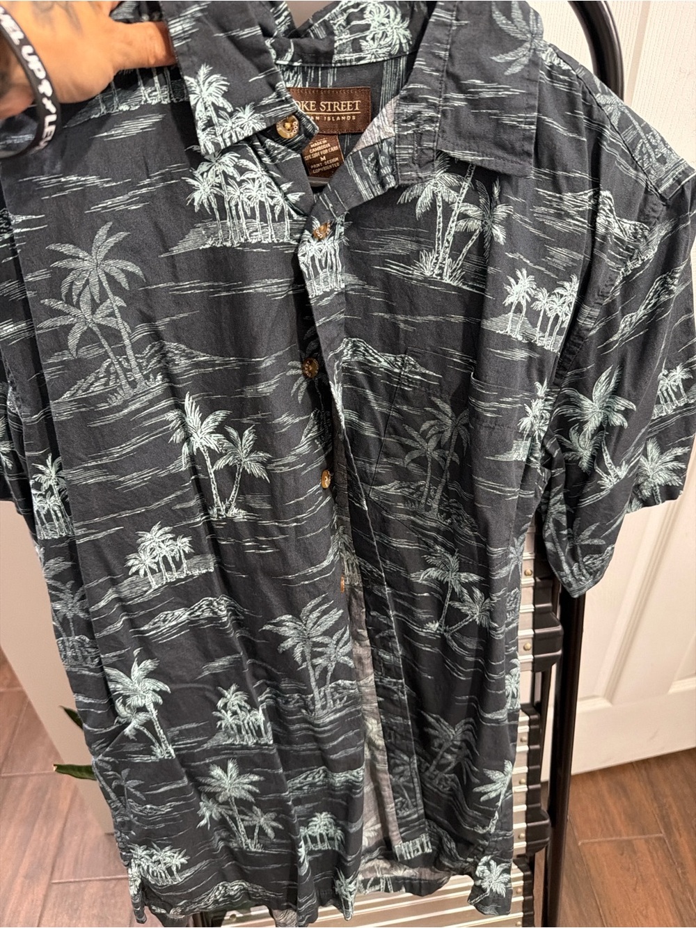 Men’s Black Palm-Print Short-Sleeve Shirt